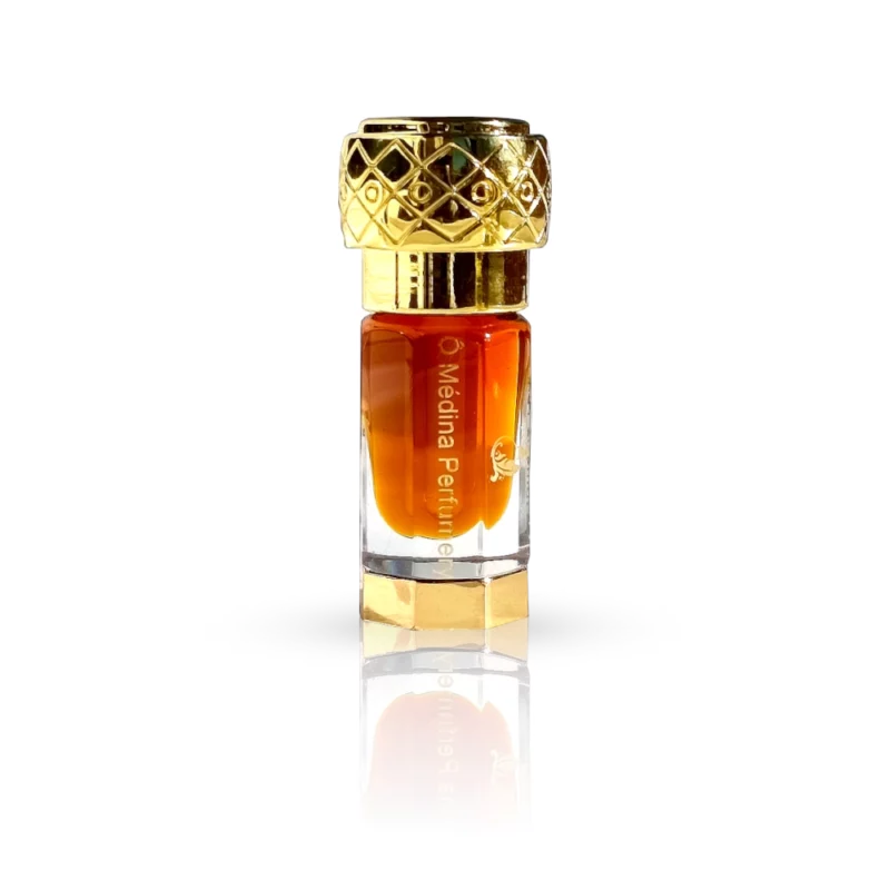 Parfum Mukhallat Makkah de chez Ô-Médina sur un fond blanc.