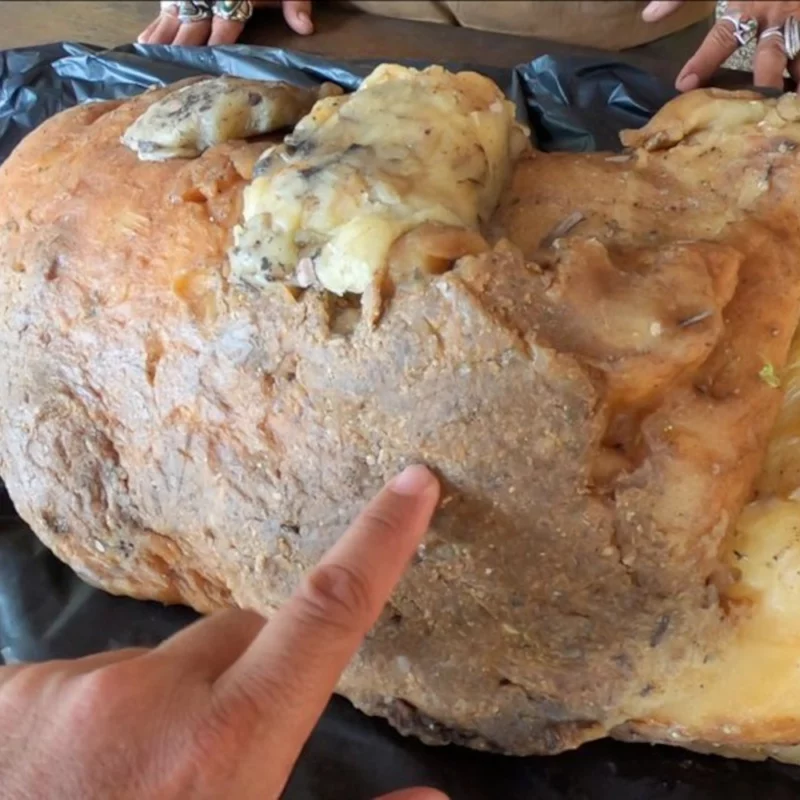 Vomi de baleine sur une table.